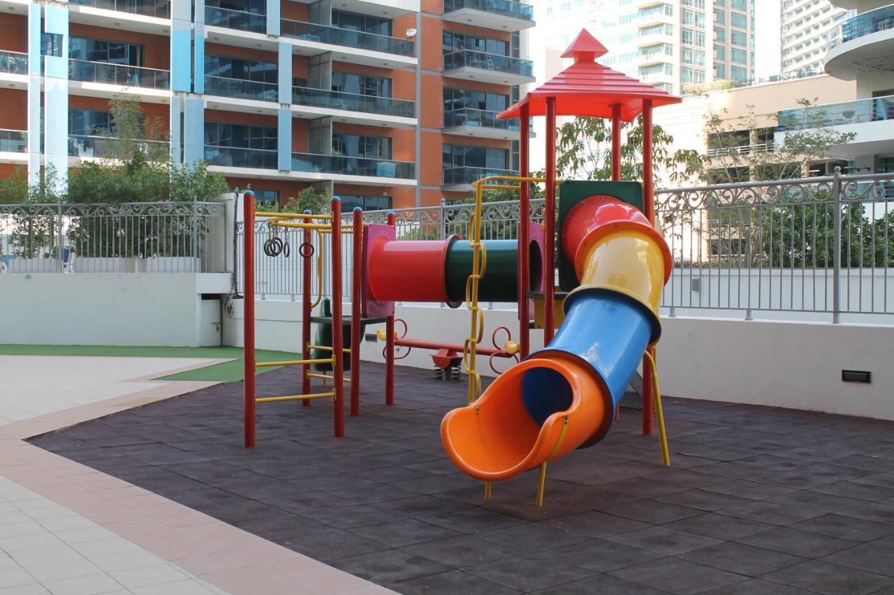 Newly Furnished One Bedroom Next To Metro & In Marina شقة *